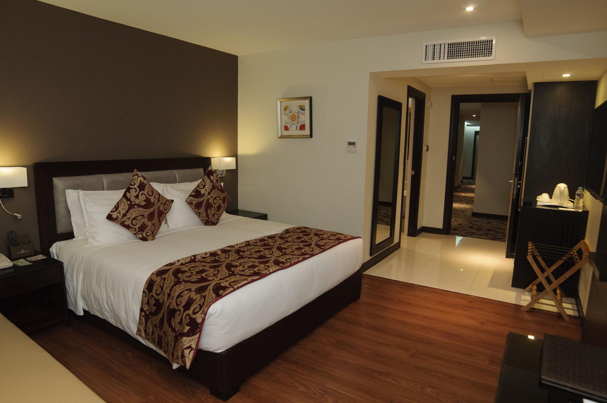 Brentwood Suites Quezon City Exterior photo