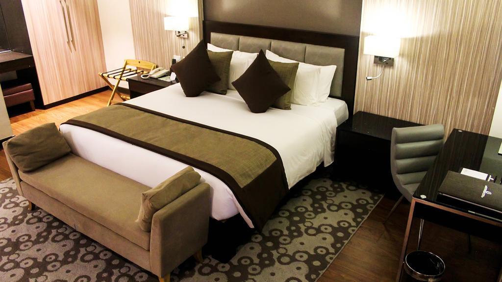 Brentwood Suites Quezon City Exterior photo