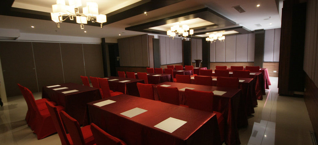 Brentwood Suites Quezon City Exterior photo