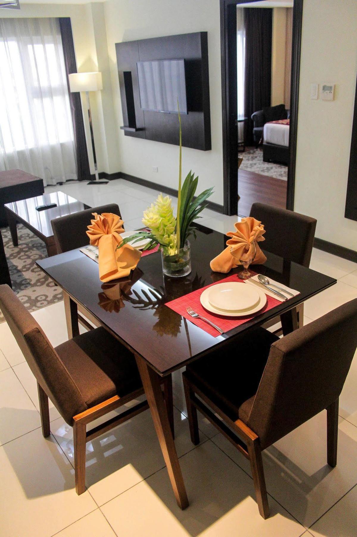 Brentwood Suites Quezon City Exterior photo