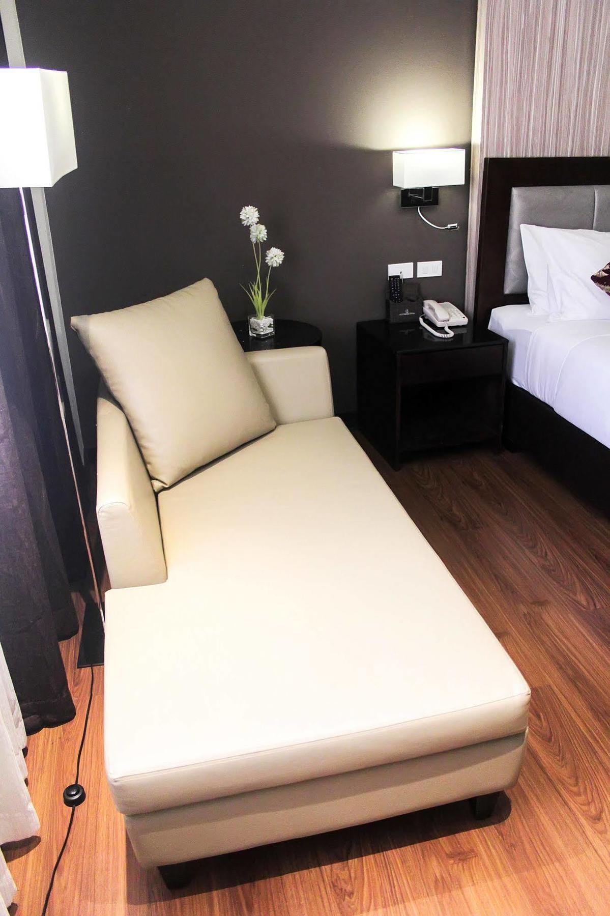 Brentwood Suites Quezon City Exterior photo